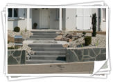 Escalier design en mélange marche bloc et palier dallage + opus incertum grés quartzite gris – Cocheren 57 